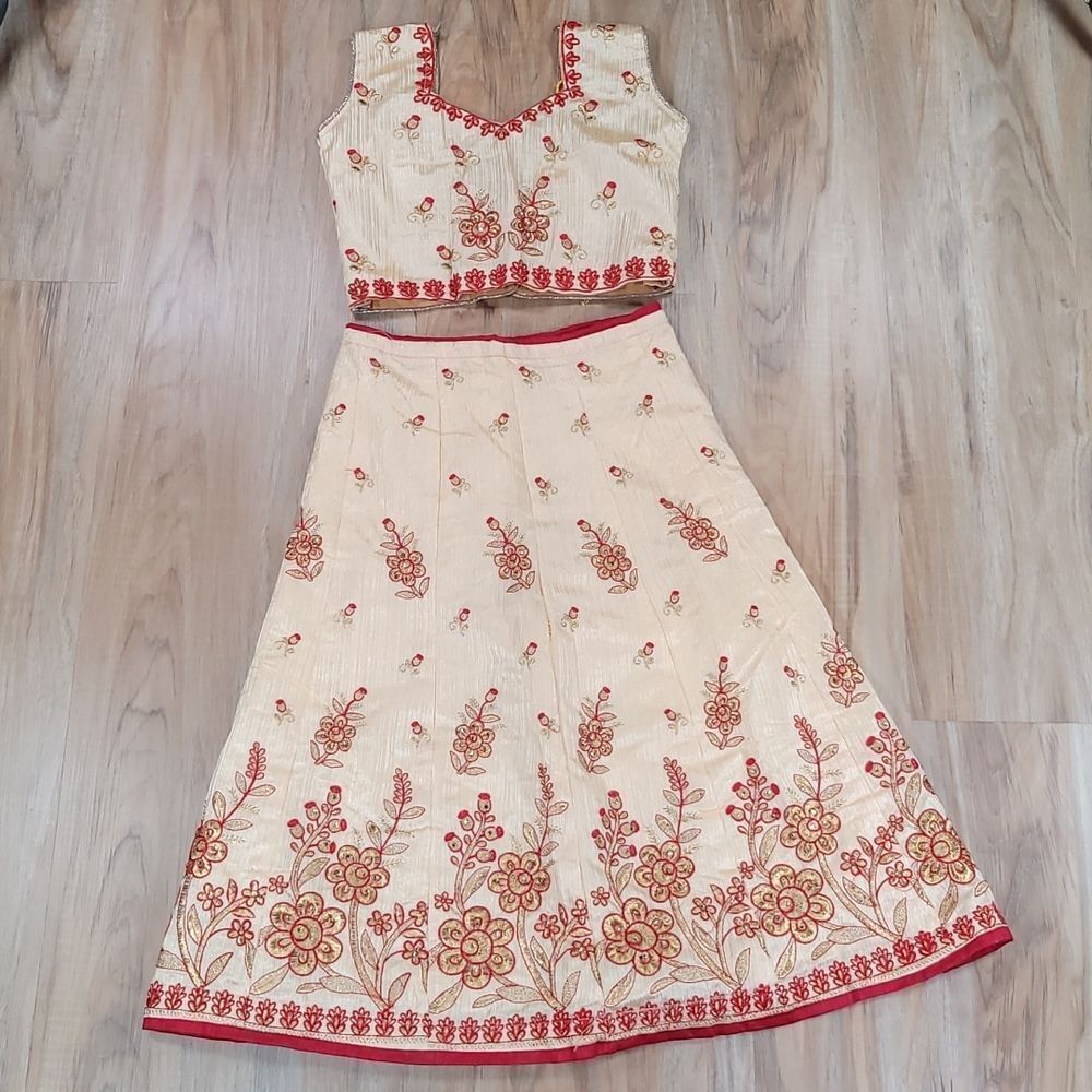 🔹️Handmade Gold & Red Embroidered Lahenga & Choli Set XSmall